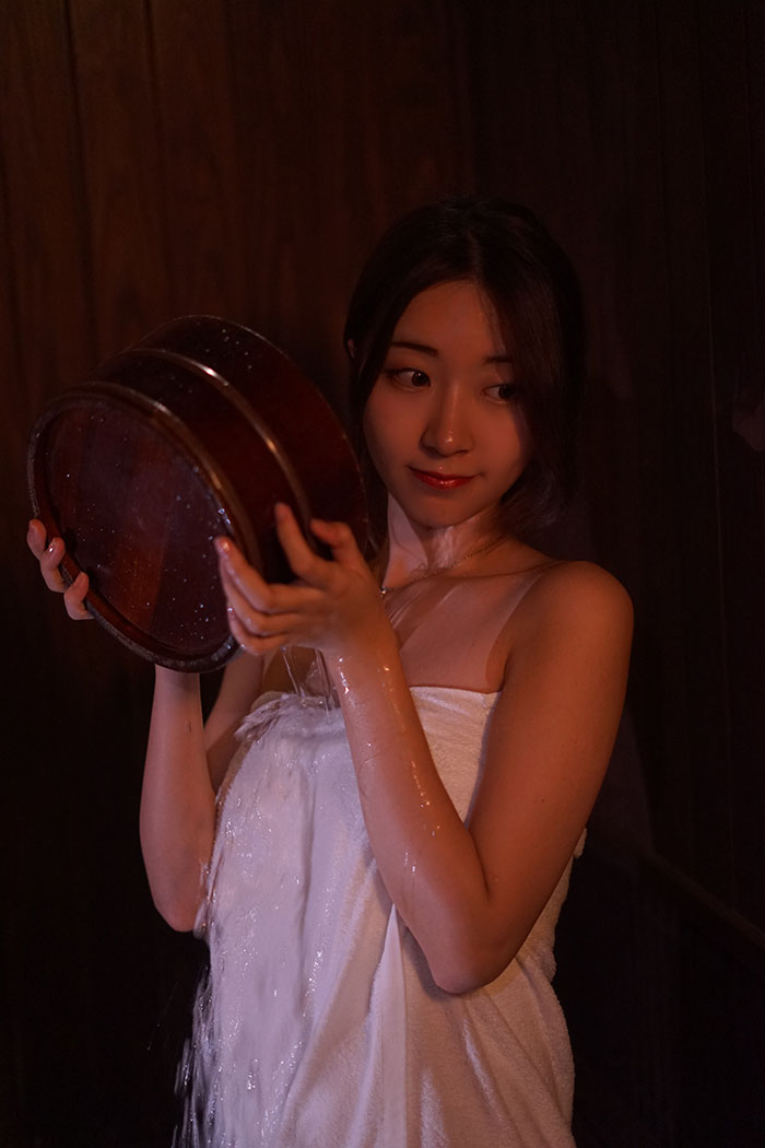 浴巾的裹法，浴巾掉了，洗澡浴巾