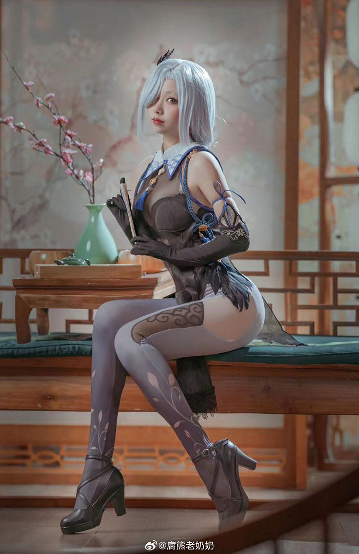腐熊老奶奶《原神》申鹤Cosplay写真,眼神清澈飘飘仙气~ 腐熊老奶奶《原神》申鹤Cosplay写真,眼神清澈飘飘仙气~