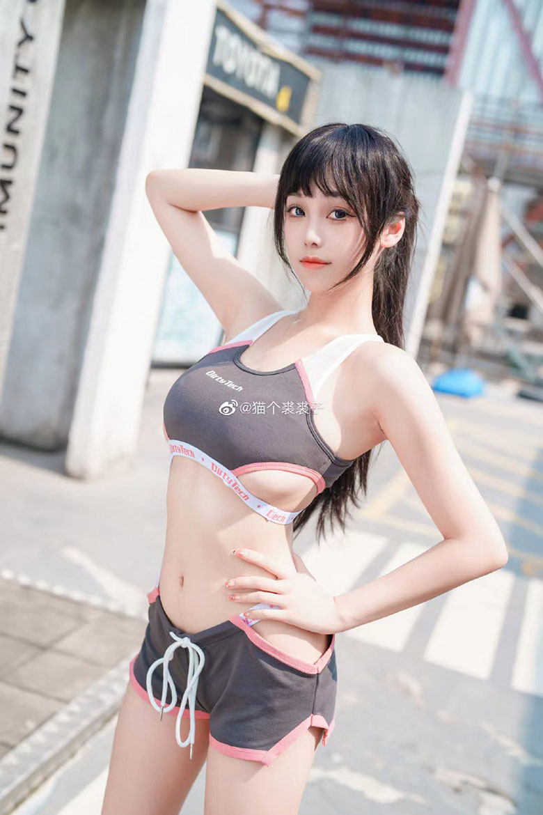 蜜汁猫裘（猫个裘裘子）最新体操服写真，一位资深的二次元动漫博主~ – 伊萌皓园