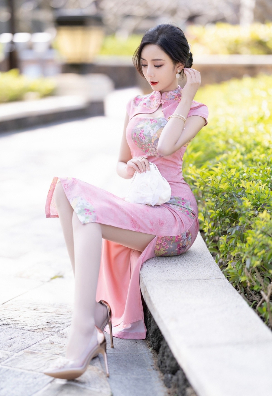 王馨瑶yanni个人资料，写真美图摄影作品，榜上有名的校花级美女~