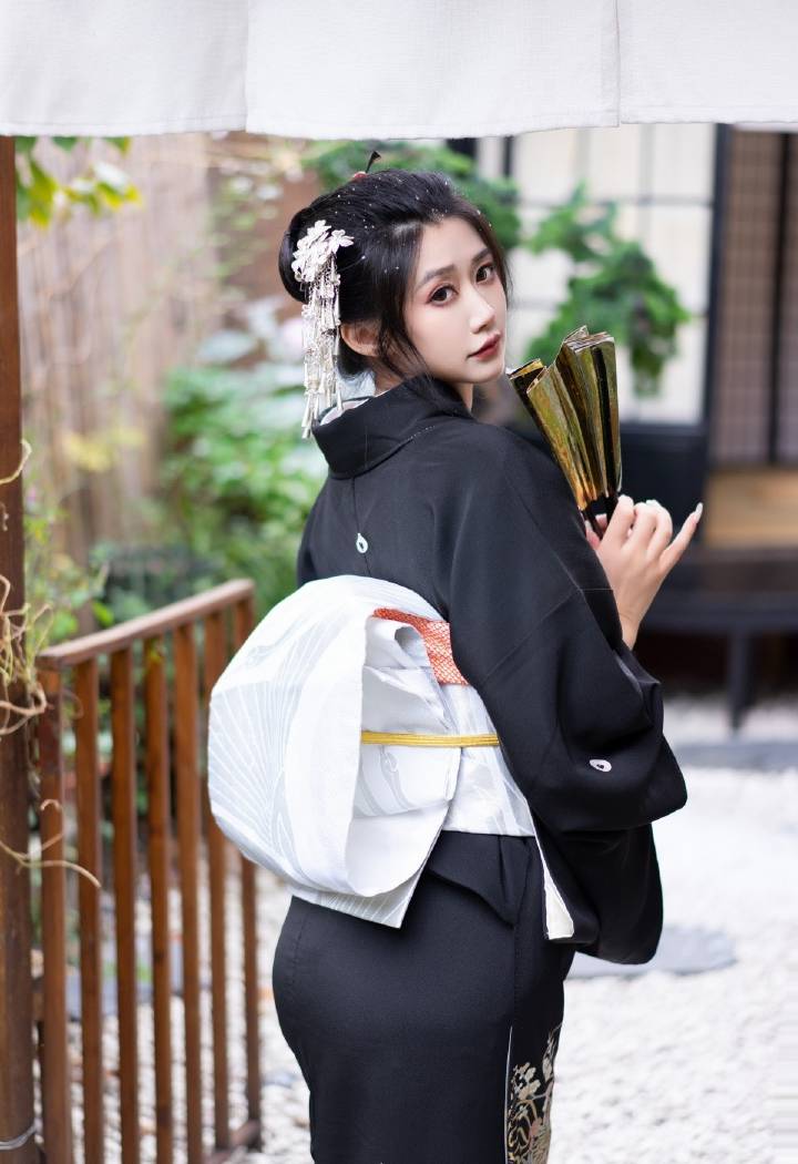 XIUREN 秀人-四川女神Laura阿姣曼妙身姿甜美写真 XIUREN 秀人-四川女神Laura阿姣曼妙身姿甜美写真