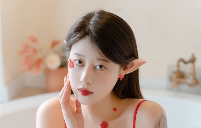 奈汐酱nice免费福利作品，秘密浴缸的花精灵