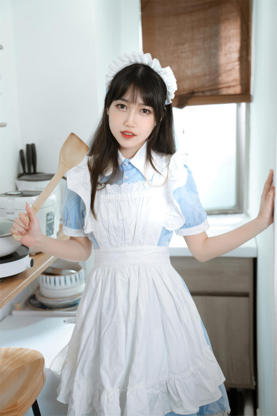 不呆猫cos厨房小女仆作品，甜美与勤劳的完美结合