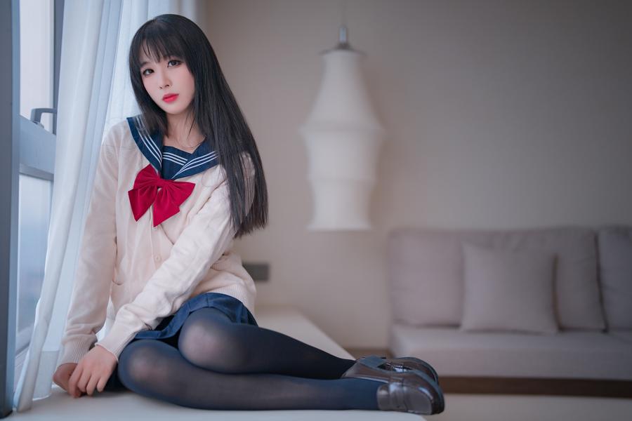 轩萧学姐完美演绎厚裤袜JK，展现青春与时尚的迷人魅力