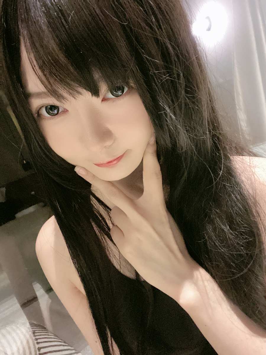 51酱cos黑红泳装图片写真,完美演绎性感与优雅 51酱cos黑红泳装图片写真,完美演绎性感与优雅