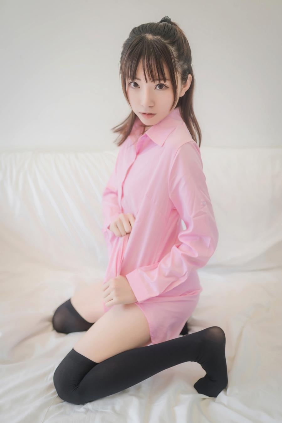 绮太郎 Kitaro cos粉色衬衫图片写真,清新少女感角色扮演图集 绮太郎 Kitaro cos粉色衬衫图片写真,清新少女感角色扮演图集