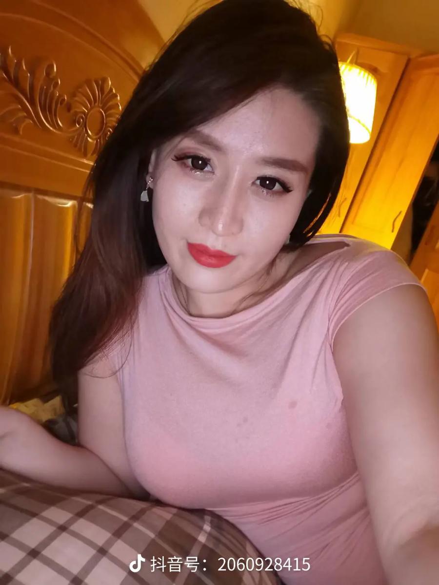 牛奶秋刀姨人设赏析:清新校服风写真图集 牛奶秋刀姨- 微密圈写真视频合集