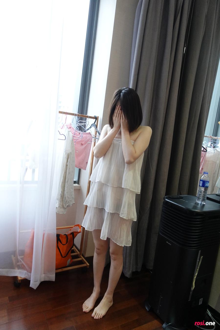 ROSI写真- 写真图片合集:清冷系少女白裙森系氛围赏析 ROSI写真- 写真图片合集