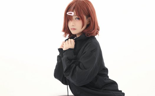 幼愛youmeko写真图片cosplay：偶像大师闪耀色彩-樋口円香，赤脚的状态下使其最喜欢的放松时刻！~