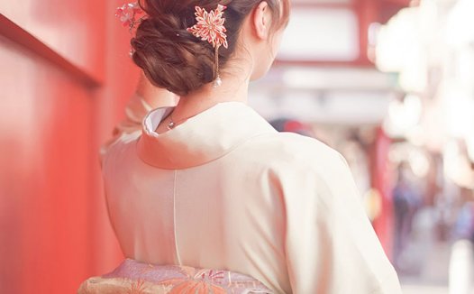 和服女装，和服背后的包袱是什么，和服的来历