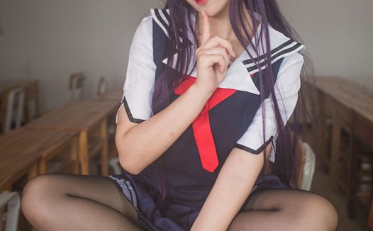 九曲jean cos路人女主的霞之丘诗羽，紫发的校服装扮极具辨识性