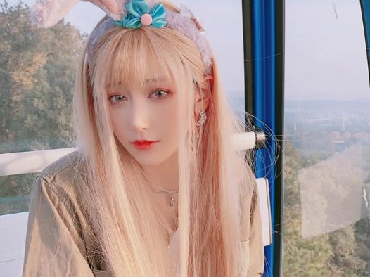 啾小妍Deer：LOL知名coser,反差萌妹子啾小妍~天使与魔鬼的完美结合~