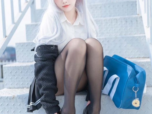 宮本桜cos碧蓝航线 斯库拉JK独特演绎既冷酷又带少女感