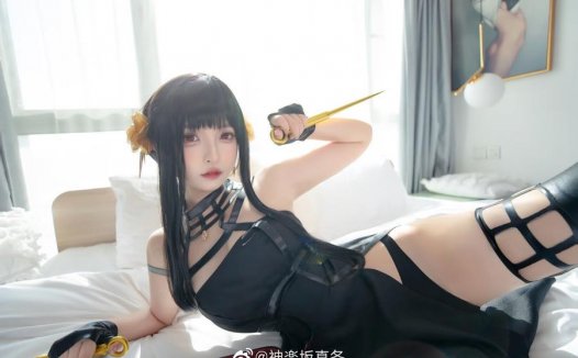 神楽坂真冬cos约尔太太图集在线看