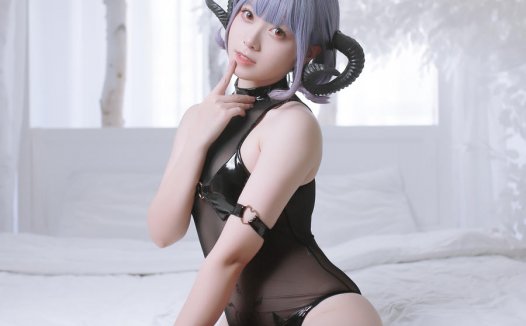 朝霧愛COS小恶魔：甜美与邪魅的完美邂逅