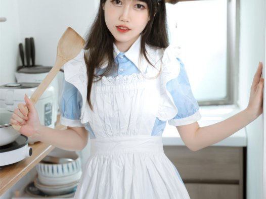 不呆猫cos厨房小女仆作品，甜美与勤劳的完美结合