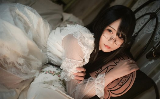 晓美嫣的cos图，从魅魔到狼少女的艺术之旅