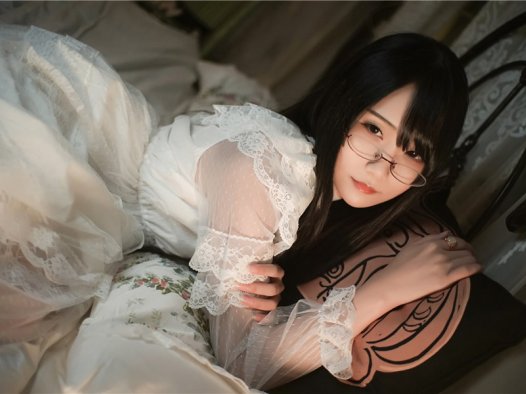 晓美嫣的cos图，从魅魔到狼少女的艺术之旅