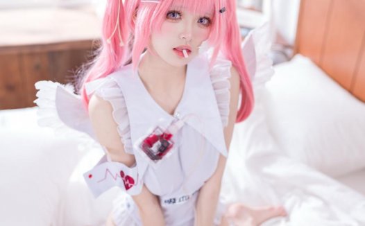 九柒喵 cose小护士写真图片：甜美护士装扮清新校园风