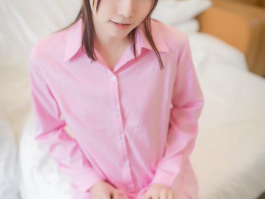 绮太郎 Kitaro cos粉色衬衫图片写真，清新少女感角色扮演图集